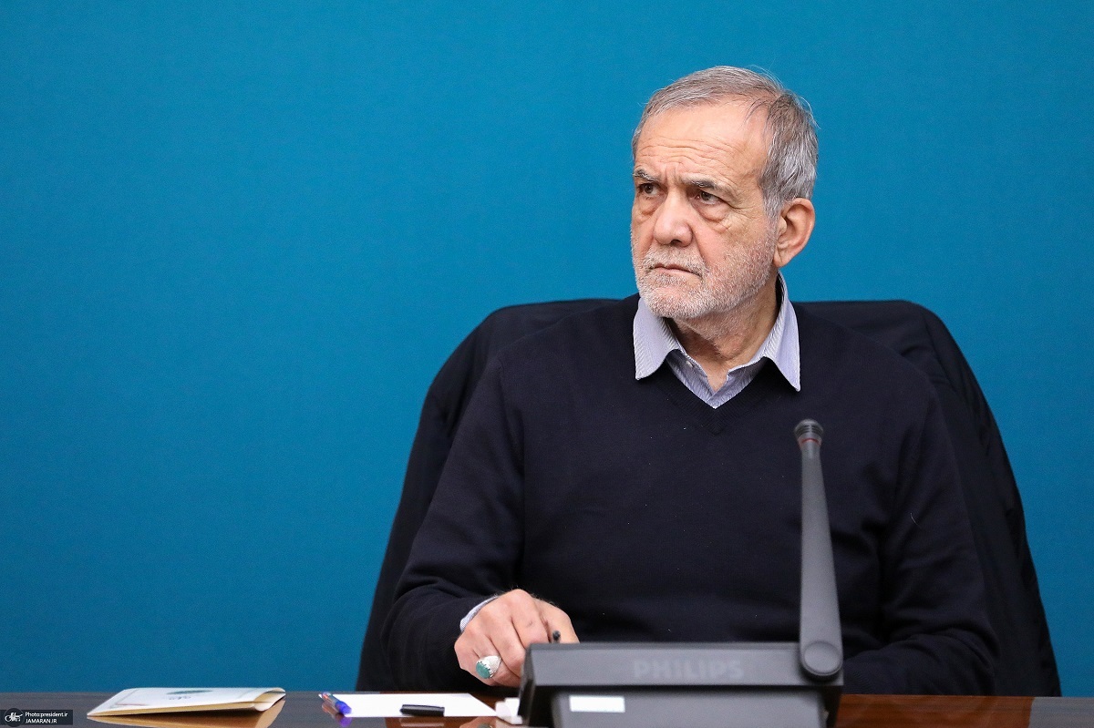 همین حرف‌ها را می‌زنید که مردم به خیابان می‌ریزند